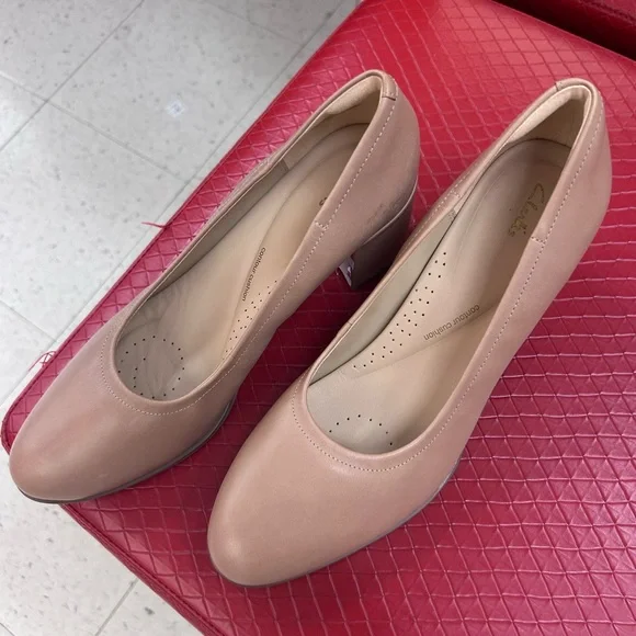 NWT Clarks Women's Freva55 Court Praline Color Leather Pumps 10M - Picture 10 of 15